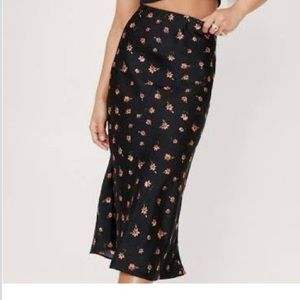 Club Monaco 💯 %silk skirt